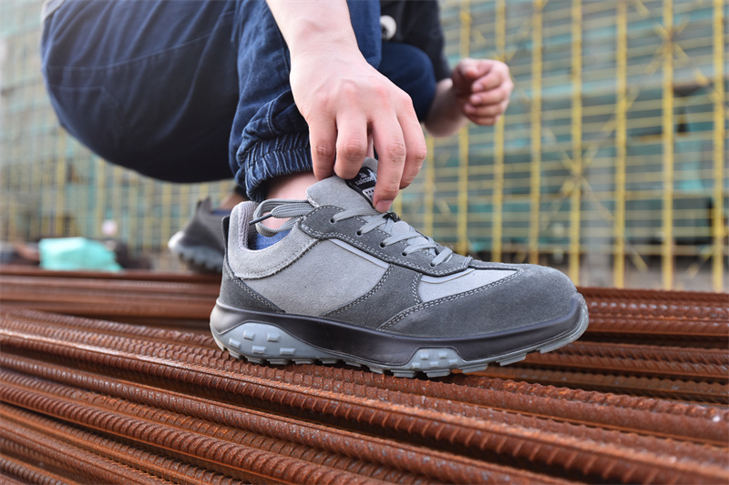 lightweight breathable safety shoes